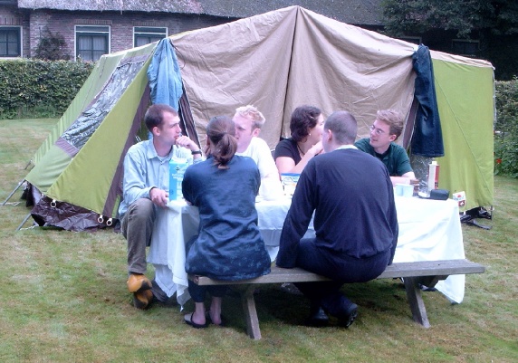 De tent stond als een druif